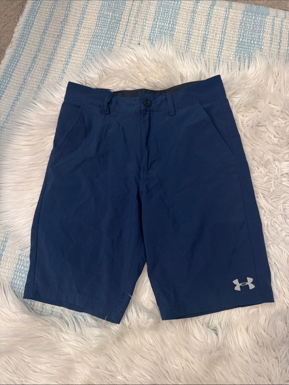 Boys Under Armour Navy hybrid short